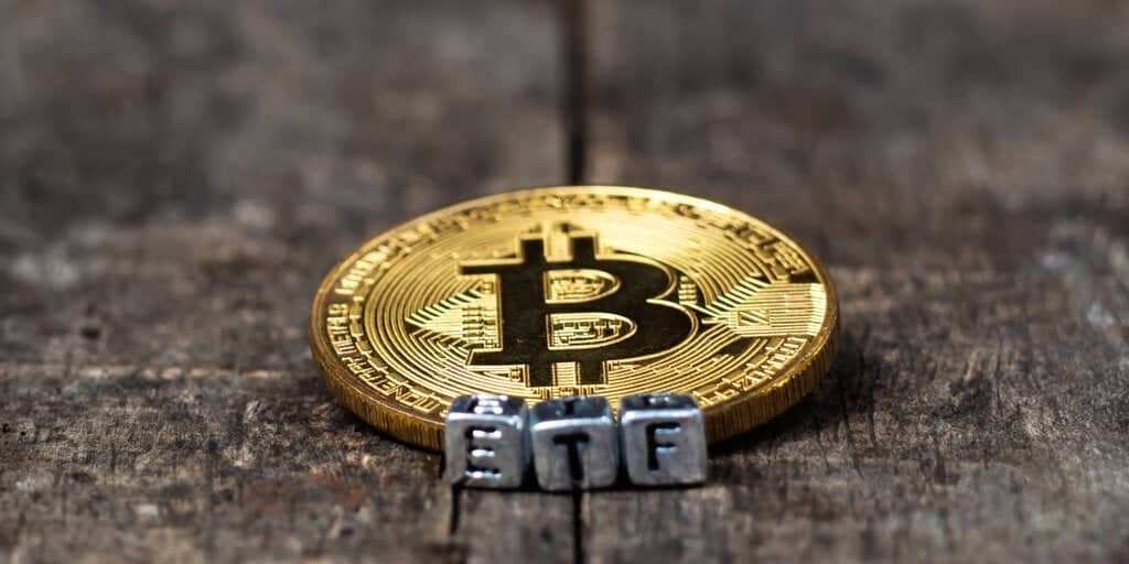 Skyrocketing Bitcoin ETF Surges Hit New Highs Amid Fed's Rate Cut Hint